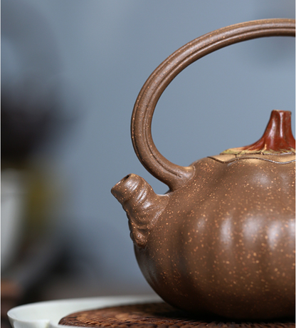 Chinese Yixing Zisha Clay Handmade Exquisite Teapot （荸荠提梁 底款：史庆红）