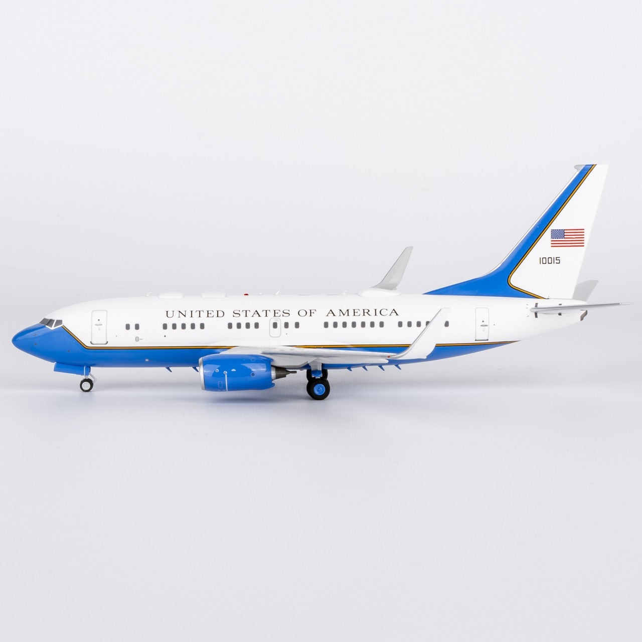 1:200 NGmodels USAF Boeing 737-700 Passenger Airplane Diecast Plane Model