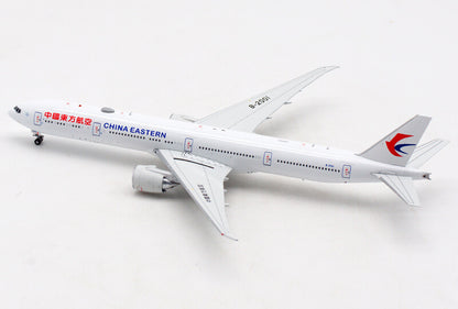 Aviation China Eastern Airlines for Boeing B777-300ER B-2001 AV4085 1:400 model