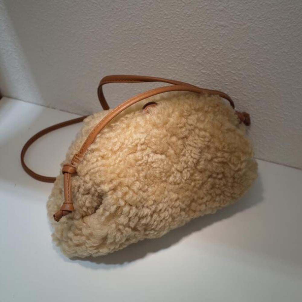 Fluffy Crossbody Shell Bag Plush Soft Shoulder Messenger Bag Handbag 25*16*10 CM