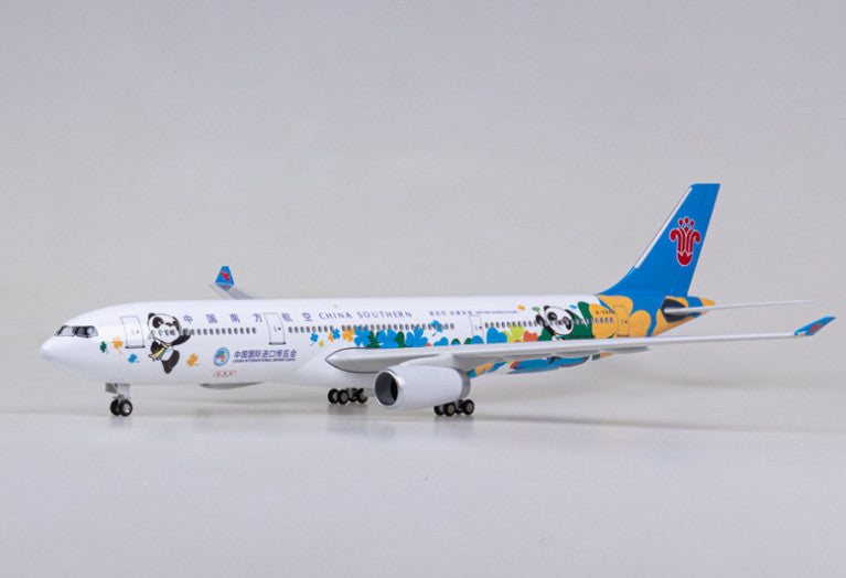 1:135 47CM CHINA SOUTHERN AIRBUS A330 Passenger Plane Landing Gear Resin Model
