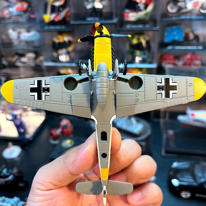1:72 World War II German BF109 ace fighter propeller rotatable aircraft model