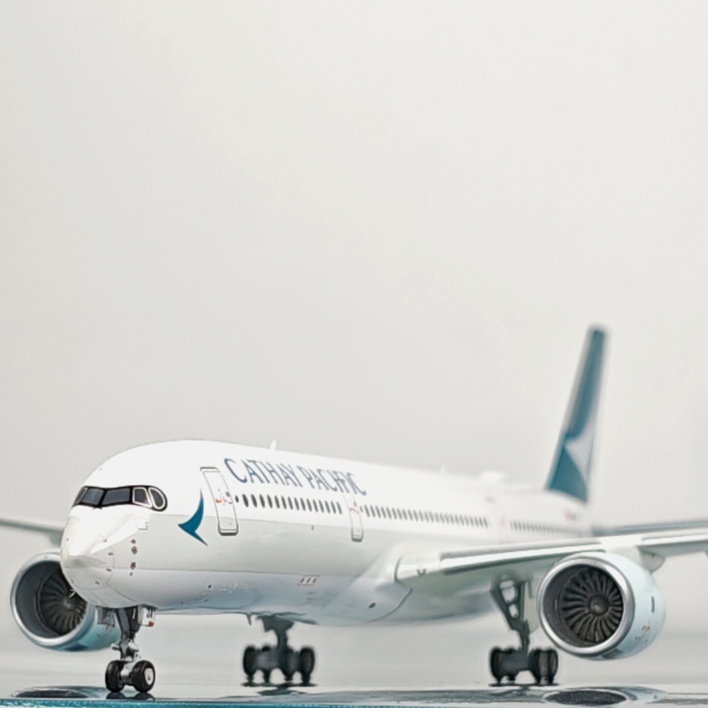 1:400 NG Model CATHAY PACIFIC AIRBUS A350-900 Airplane Diecast Aircraft Model