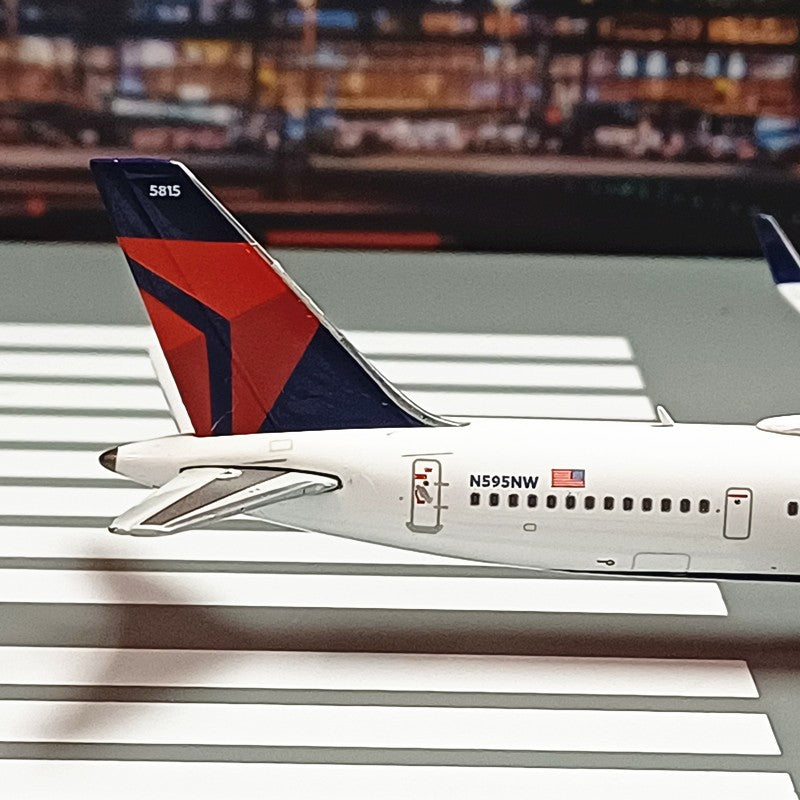 1:400 Geminijets Delta Air Lines B757-300W Passenger Airplane Diecast Model