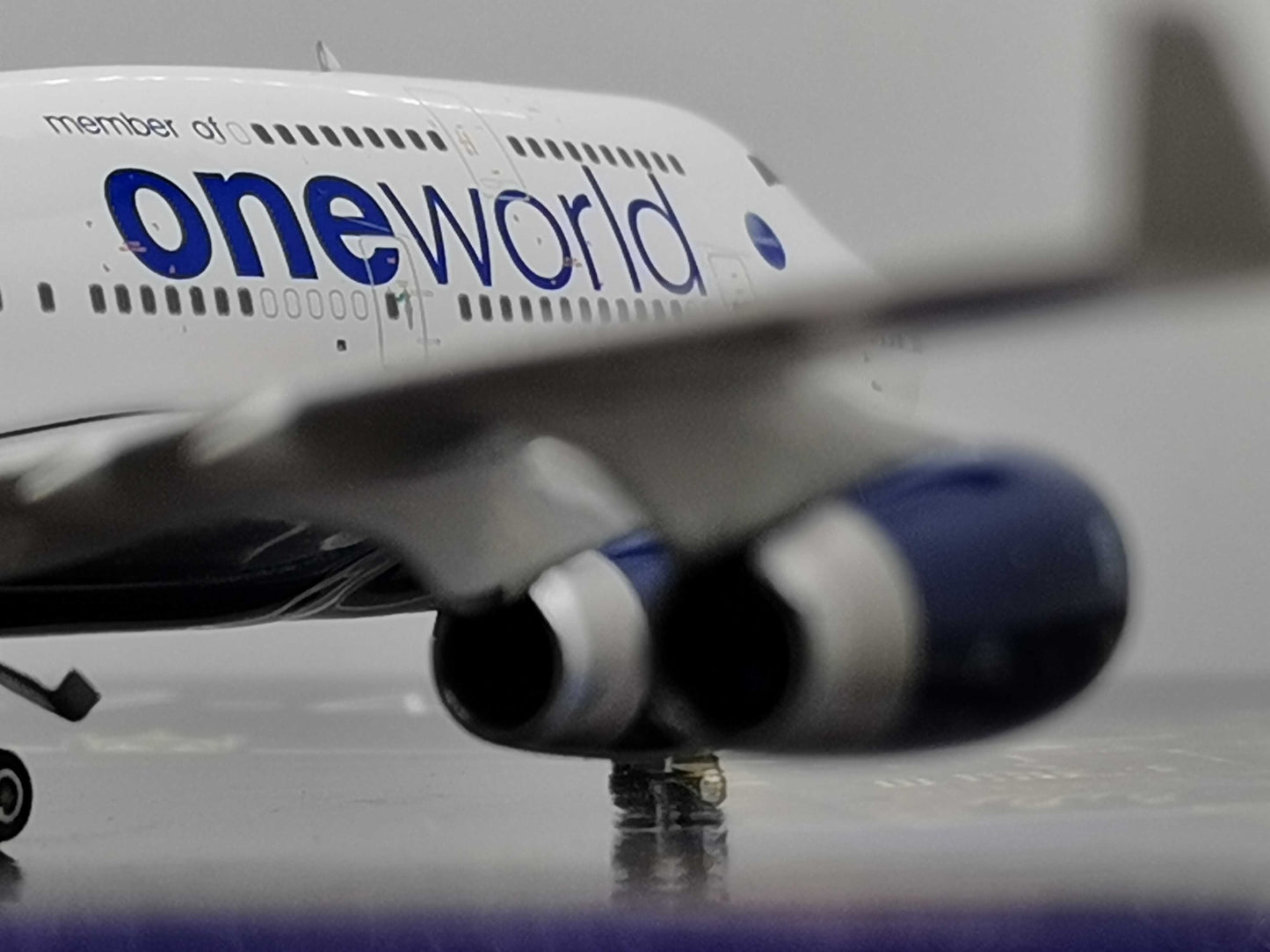 1:400 Phoenix Oneworld BOEING B747-400 Airplane Diecast Aircraft Plane Model