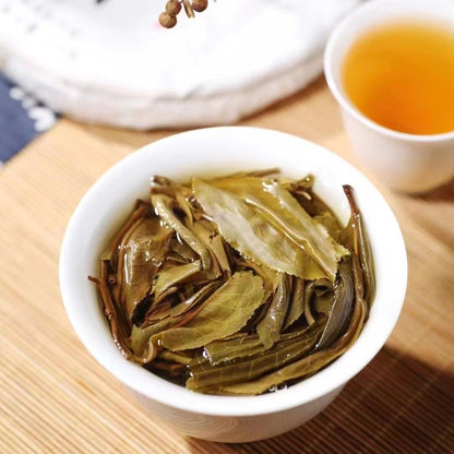 Yunnan Tea Yiwu Lushui Dong Pu'er Tea Raw Tea 200g Cake Tea