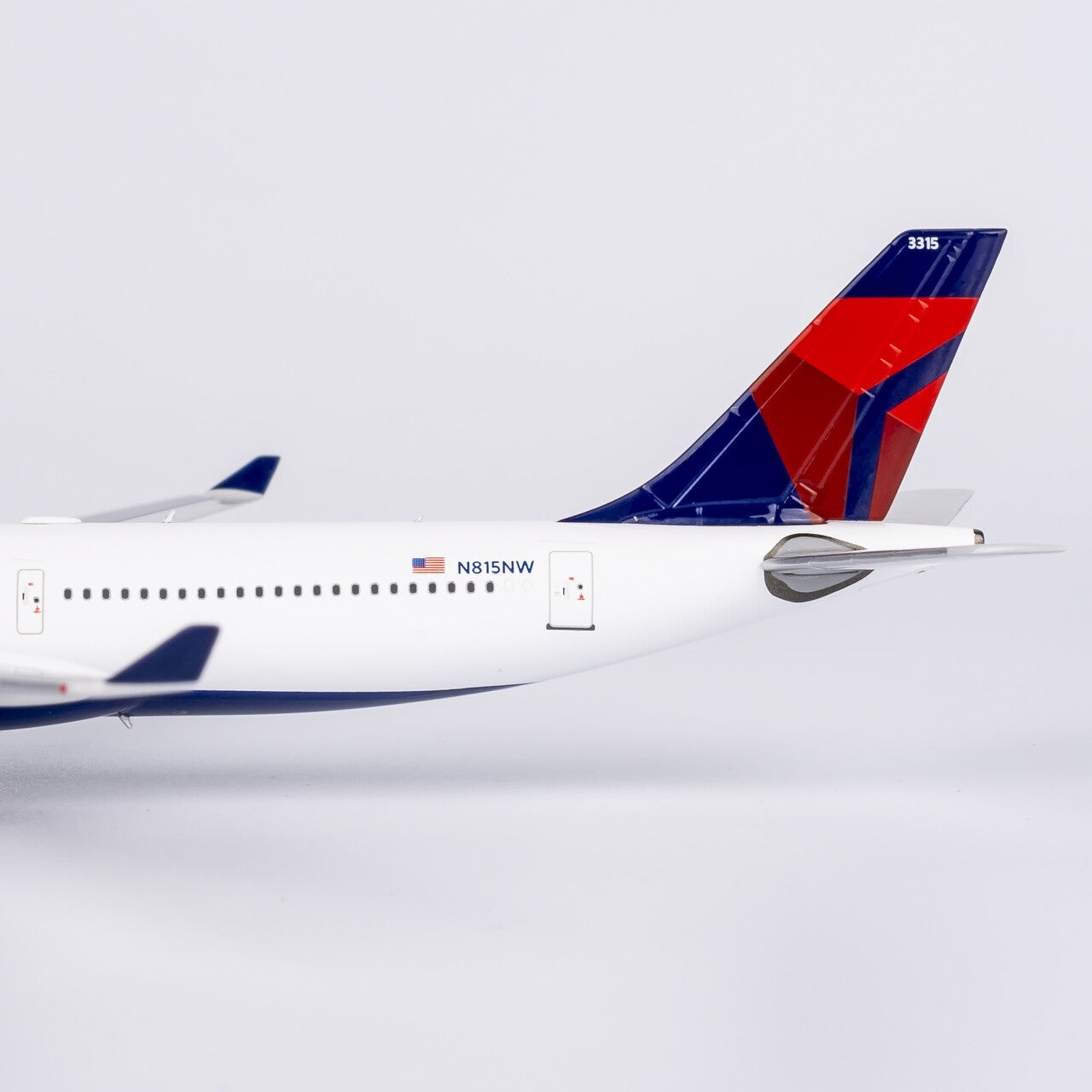 1:400 NG Models DELTA Airbus A330-300 Passenger Diecast Aircraft Model