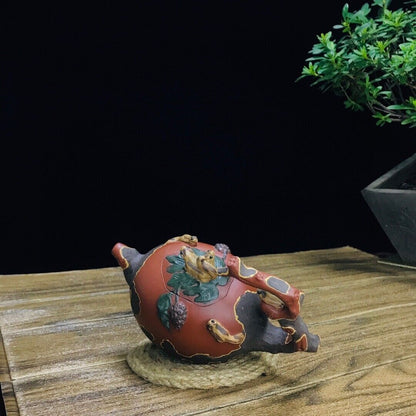 Chinese Yixing Zisha Clay Handmade Exquisite Teapot（松鼠 底款：燕亭）