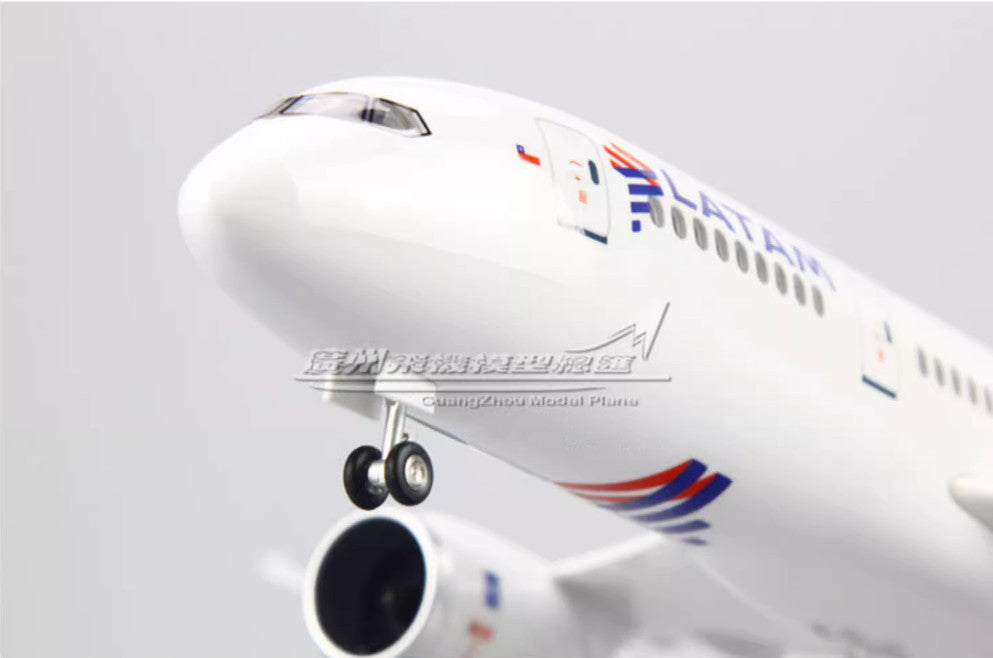 43CM 1:130 LATAM BOEING 787 Airplane Landing Gear Resin Aircraft Plane Model