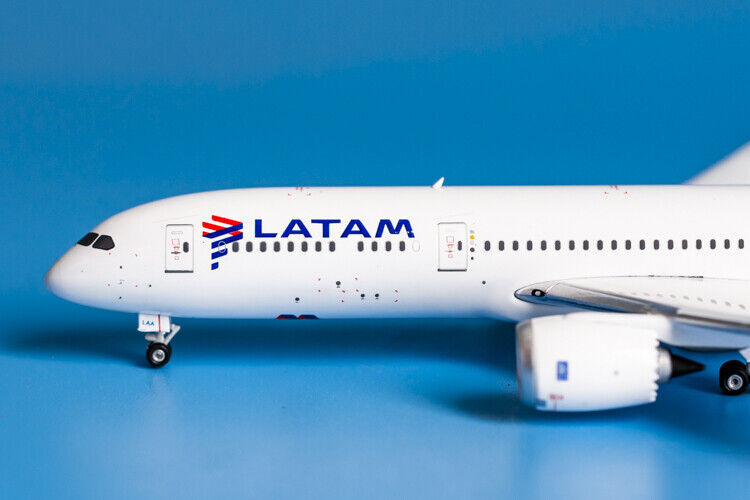 1:400 Phoenix LATAM BOEING 787-9 Passenger Airplane Diecast Aircraft Plane Model