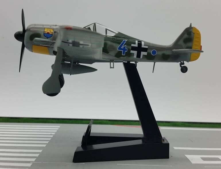 1:72 EASY MODEL FW190 A-8 WWII Fighter Jet ABS Plastic Assembled Aircraft Model