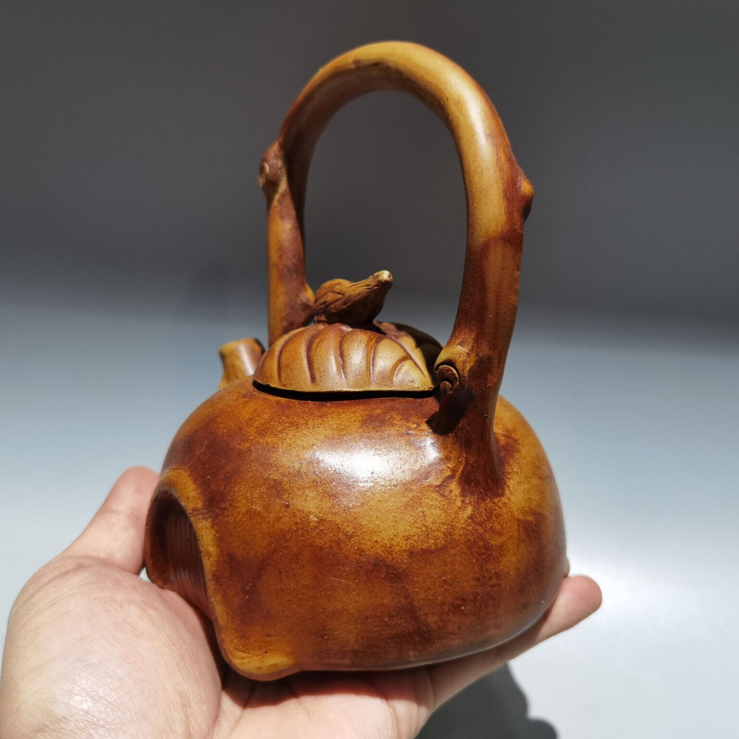 Chinese Yixing Zisha Clay Handmade Exquisite Teapot（供春提梁 底款：供春）