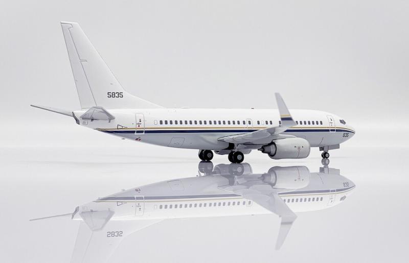 1:200 JC Wings US Navy C-40A Passenger Airplane Diecast Aircraft Model