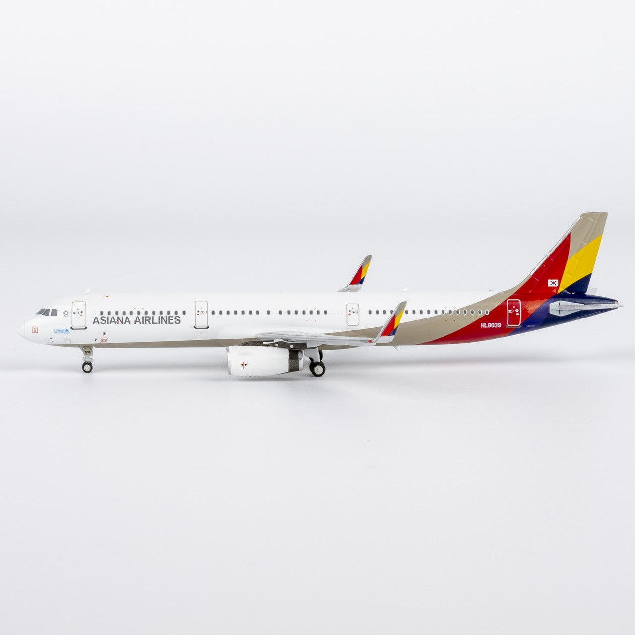 1:400 NGmodels Asiana Airbus A321 HL8039 Passenger Airplane Diecast Plane Model