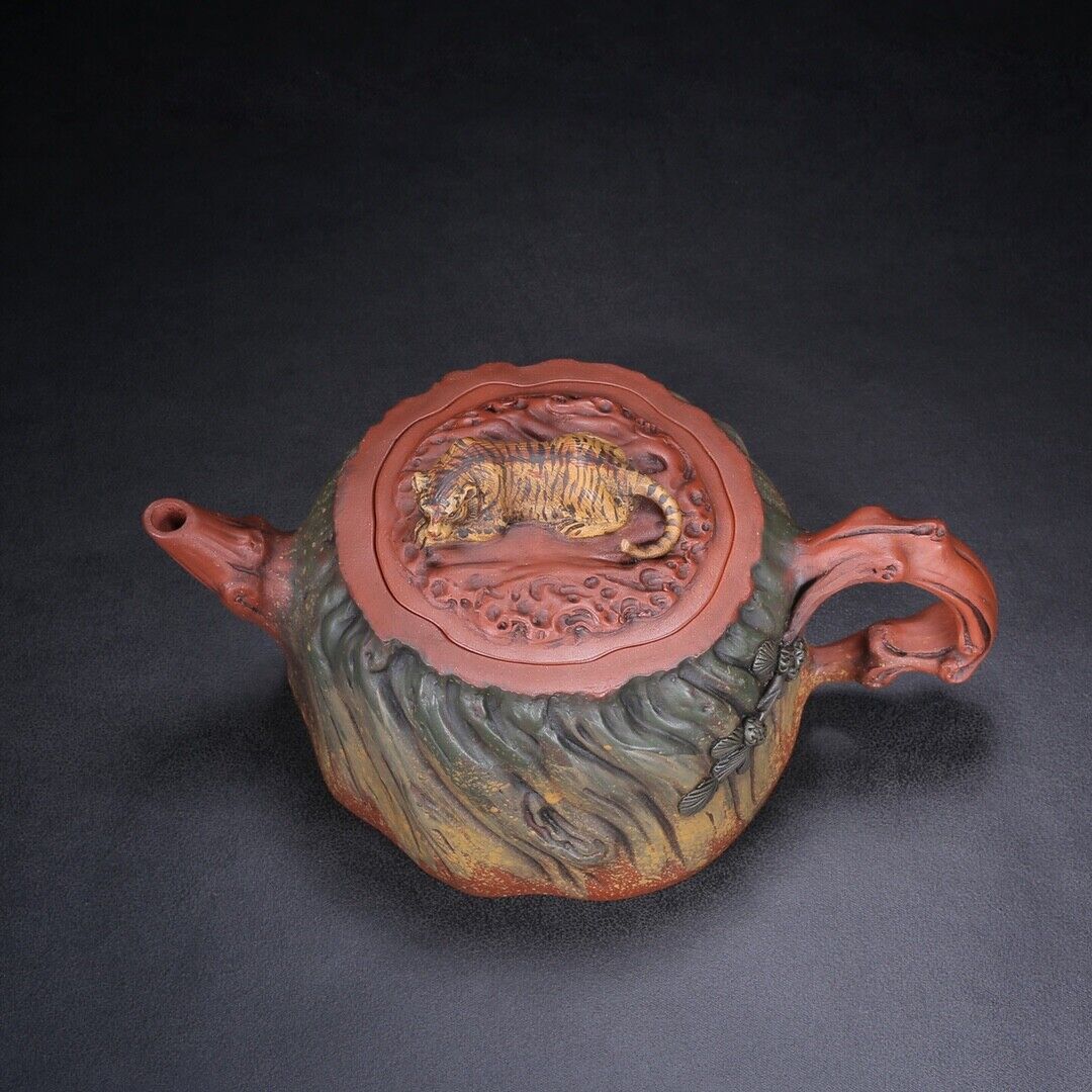 Chinese Yixing Zisha Clay Handmade Exquisite Teapo （虎虎生威 底款：蒋蓉）