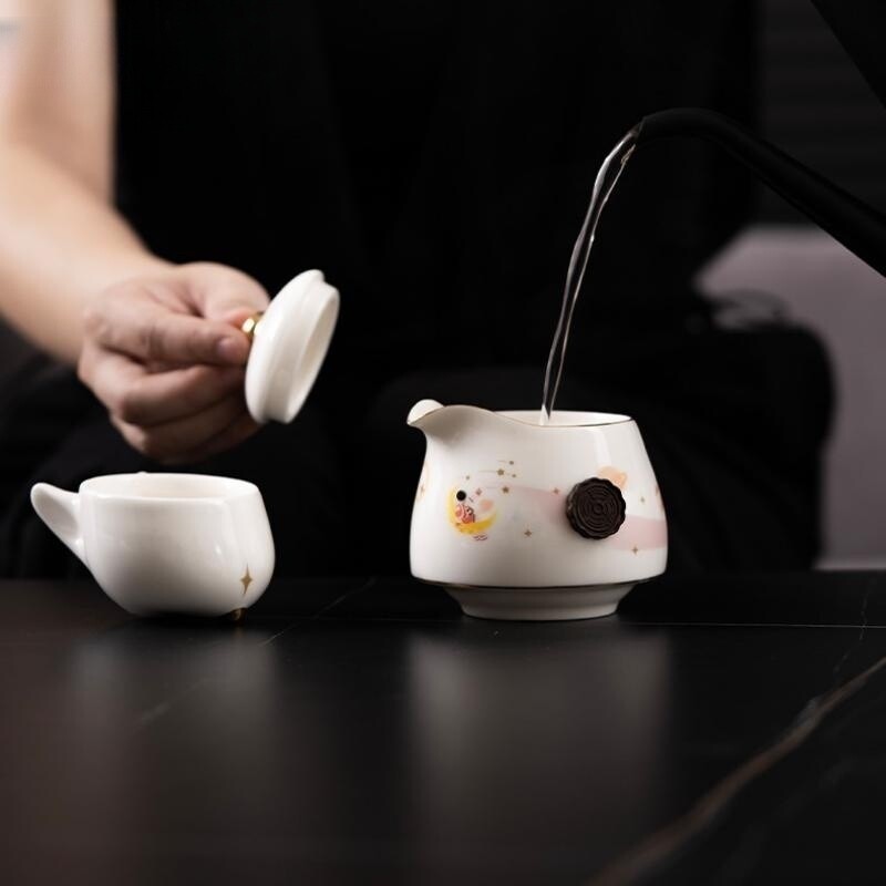 Rabbit Design Porcelain Tea Set For Travel Master Cup Matching Tea Cup Pitcher
