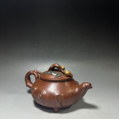 Chinese Yixing Zisha Clay Handmade Exquisite Teapot（寿桃 底款：蒋蓉）