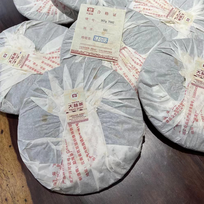 2011 Yunnan Menghai Dayi 7592 TAETEA Chi Tse Beeng Ripe Puer Pu Er Tea 357g