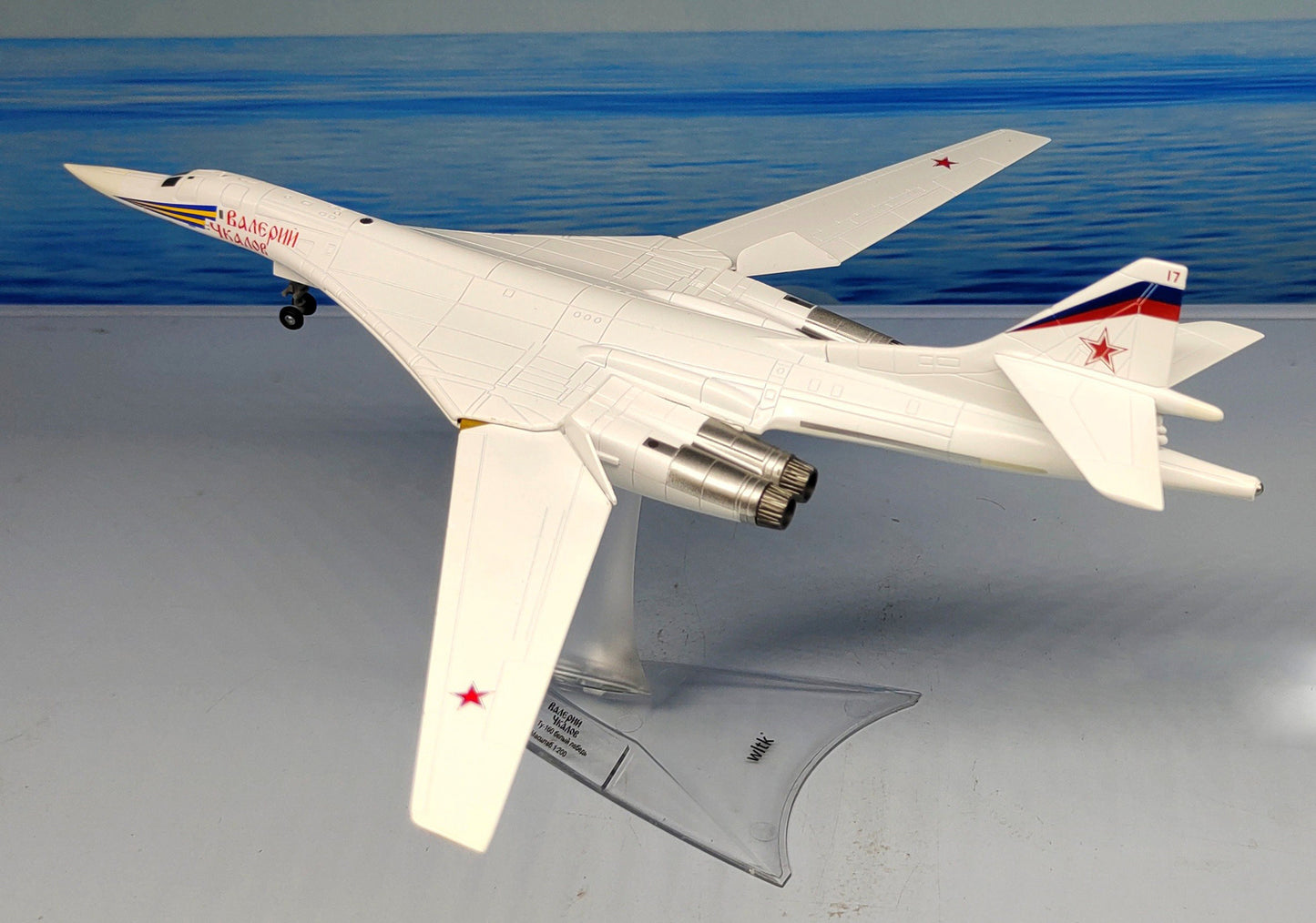 Russian TUPOLEV TU160 Blackjack long range strategic bomber 17 1/200 plane model