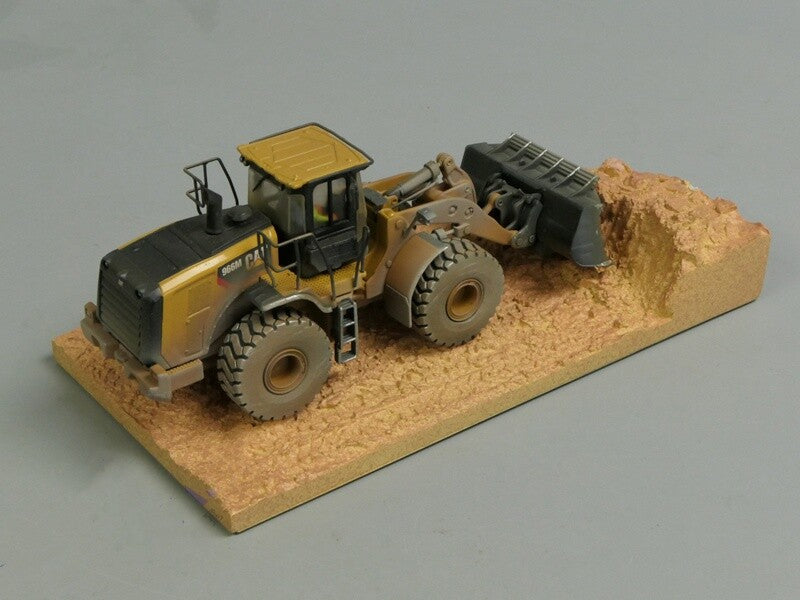 1:50 DM 966M Medium Wheel Loader- Weathered Construction Machine Diecast Model