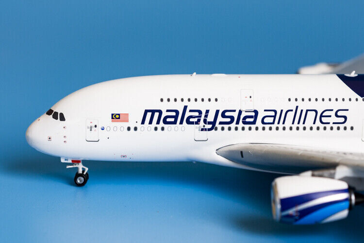 1:400 Phoenix Malaysia Airlines AIRBUS A380 Passenger Airplane Diecast Model