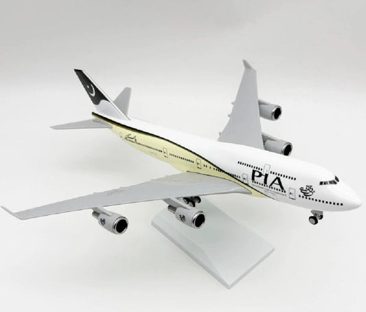 30CM PIA BOEING 747-400 Passenger Airplane Landing Gear Resin Aircraft Model