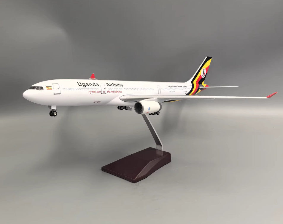 1:135 47CM Uganda Airlines AIRBUS A330 Passenger Plane Landing Gear Resin Model