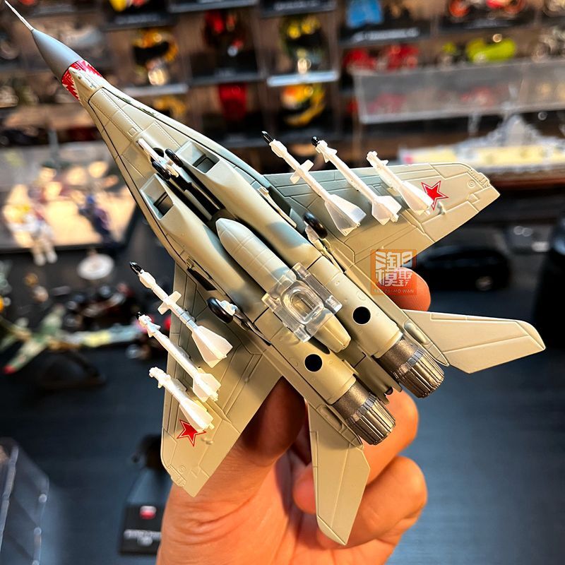1:100 Mig 29 Fighter Soviet Army Painted Metal Model Weapon Wheel Fixed Support