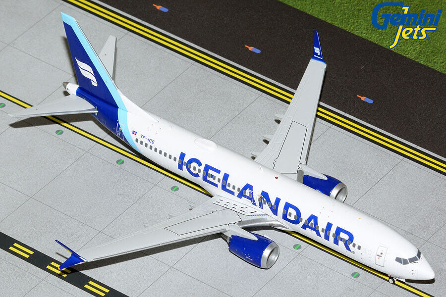1:200 GeminiJets ICELANDAIR BOEING 737 MAX8 Passenger Airplane Diecast Model