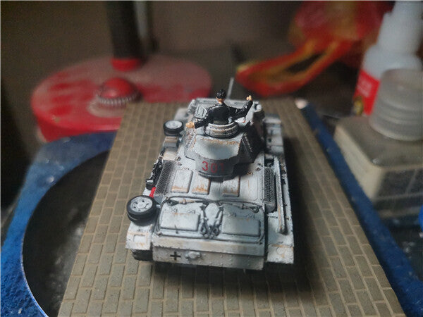 1:72 Scale WW II Germany Panzerkampfwagen III Ausf L Tank Model Snow Painted
