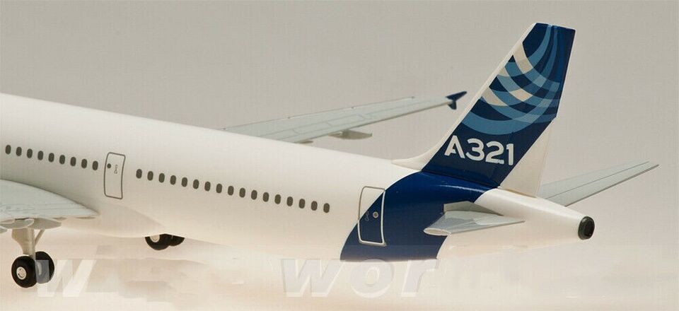 1:200 23CM Hogan AIRBUS A321 Passenger Airplane ABS Plastic Aircraft Plane Model
