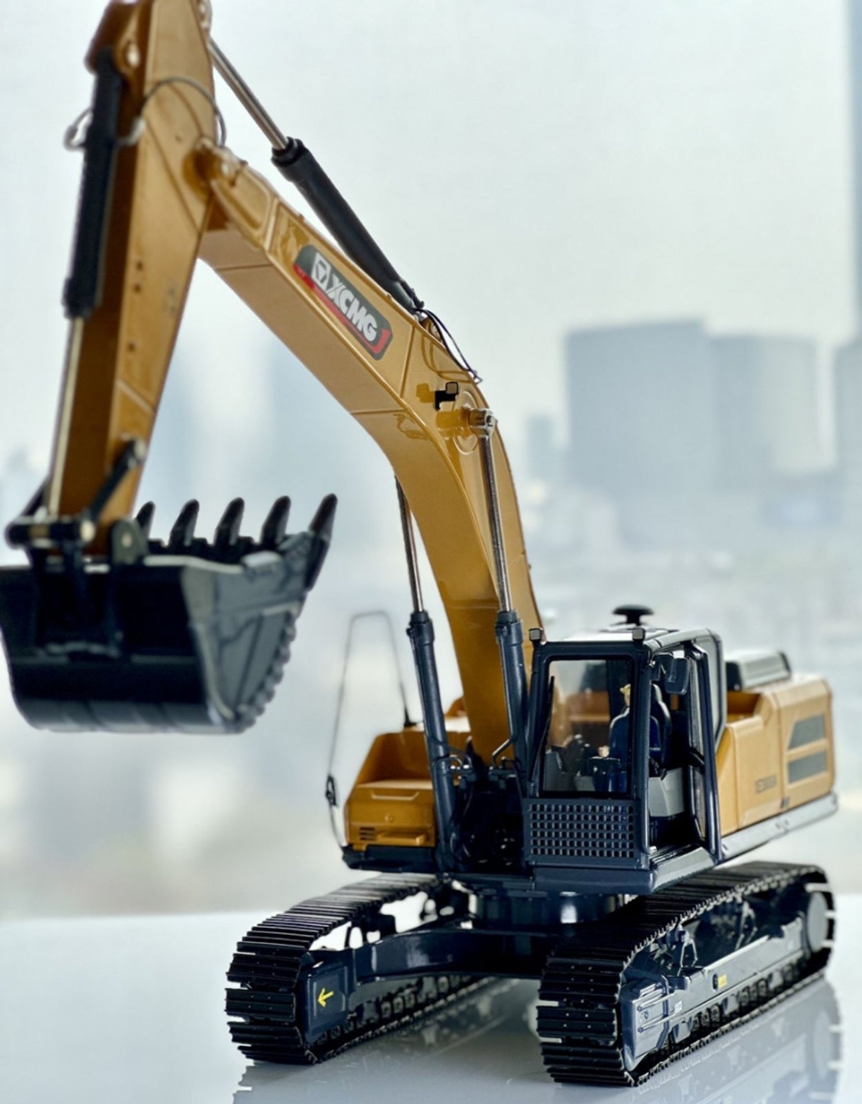 1:30 XCMG XE380GK Excavator Construction Machinery Equipment Diecast Model