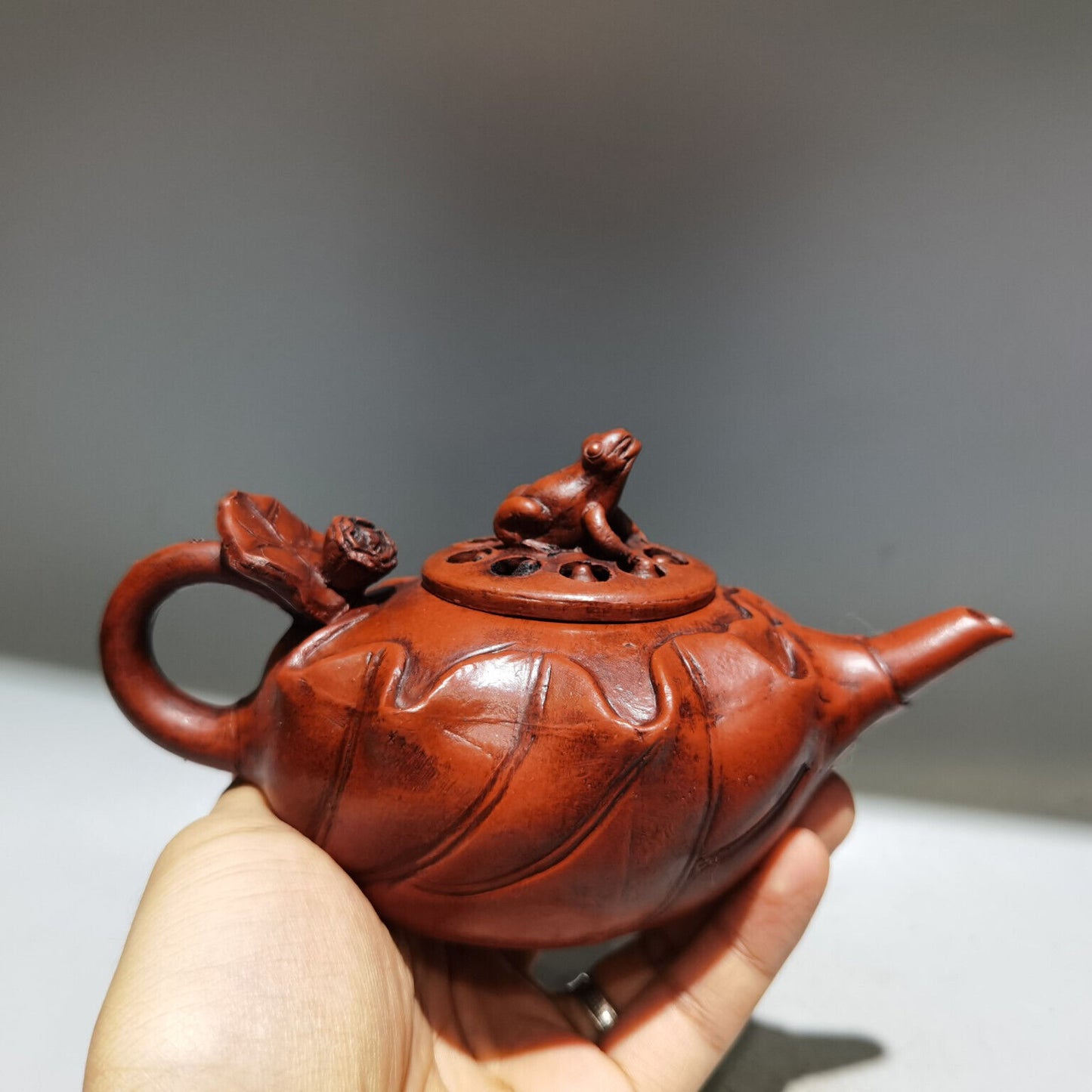 Chinese Yixing Zisha Clay Handmade Exquisite frog Teapot 品名：青蛙莲子壶 底款：大明万历年范大生