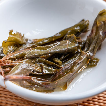 Pu'er Raw Tea Golden Leaf 357g Tea Cake Bulang Mountain Spring Puer Tea Cake