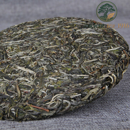 Raw Pu'er Tea Yunnan Ancient Tree Natural Green Tea Cake 357g