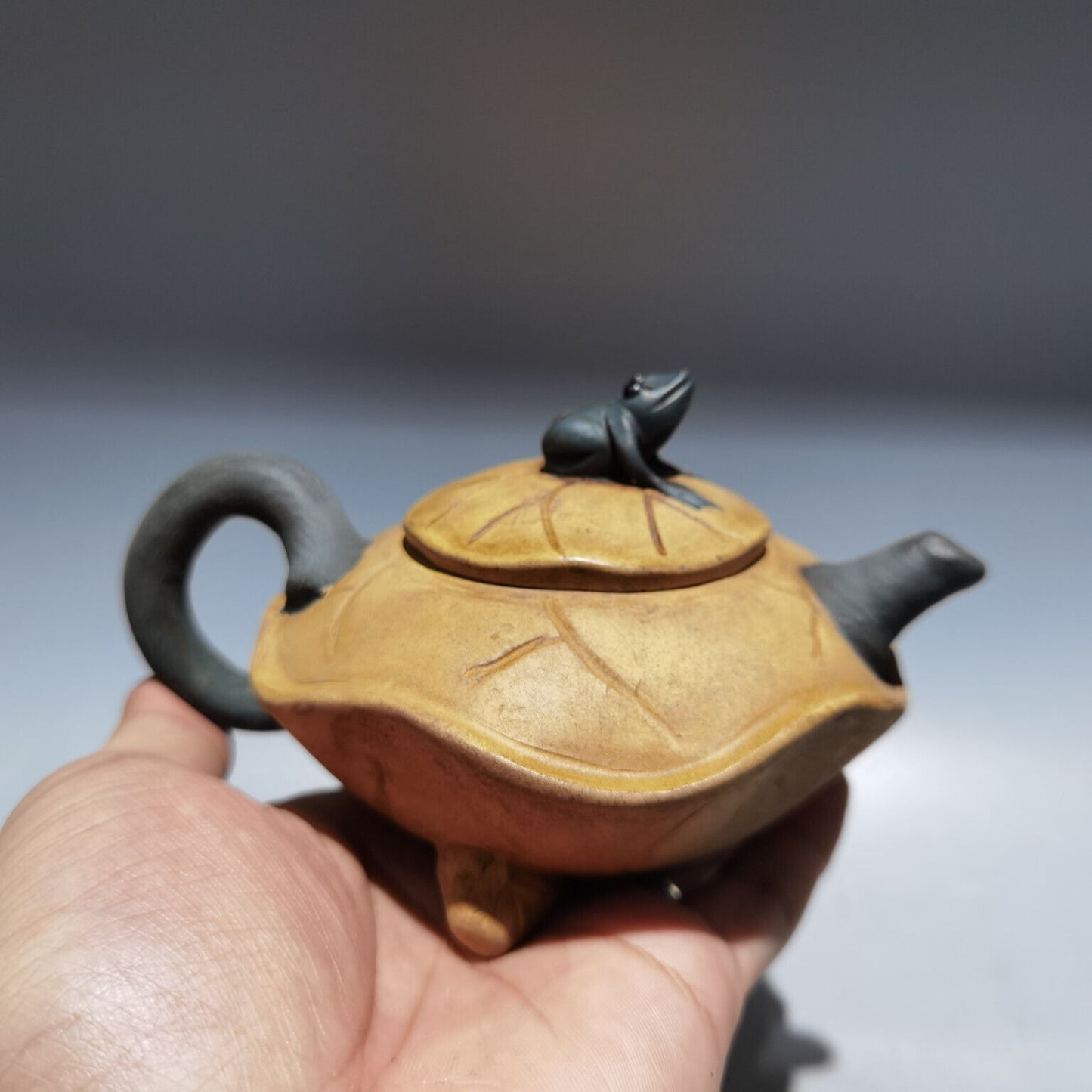 Chinese Yixing Zisha Clay Handmade Exquisite Teapot（青蛙壶 低款：蒋蓉）