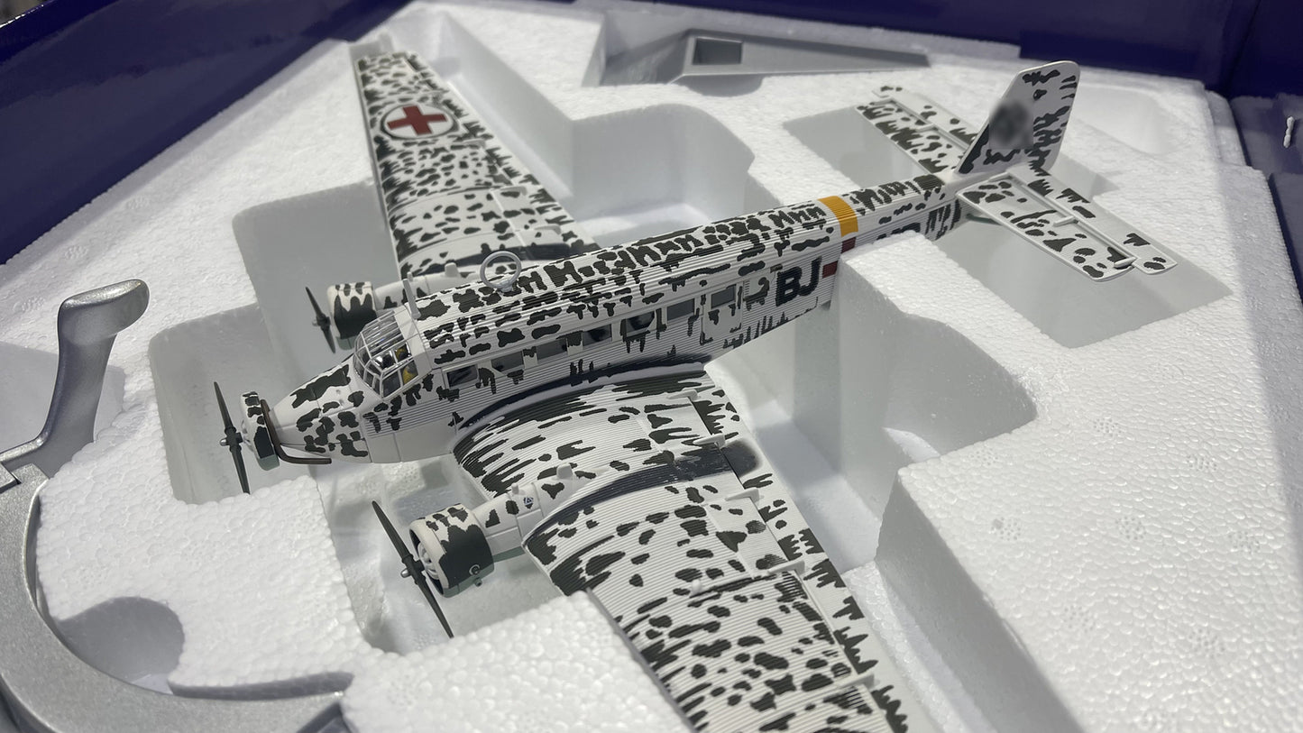1:72 Corgi Junkers Ju-52/3M Air Ambulance Fighter Diecast Aircraft Plane Model