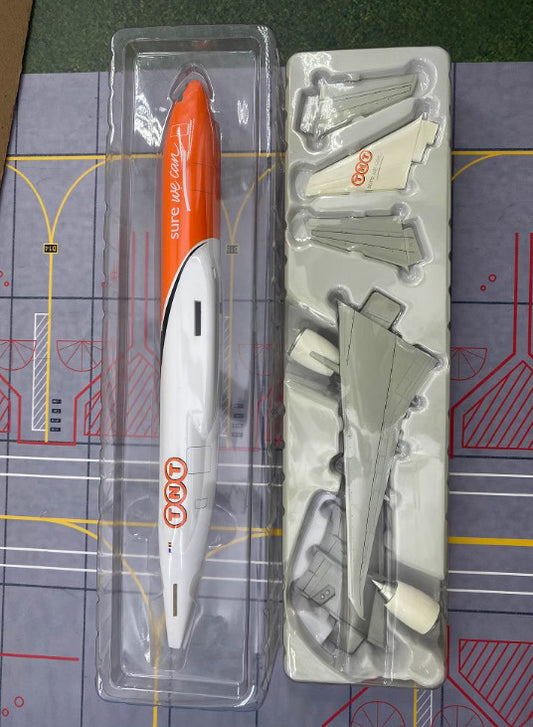1:200 32CM TNT Boeing 777F Airfreighter Aircraft ABS Plastic Airplane Model