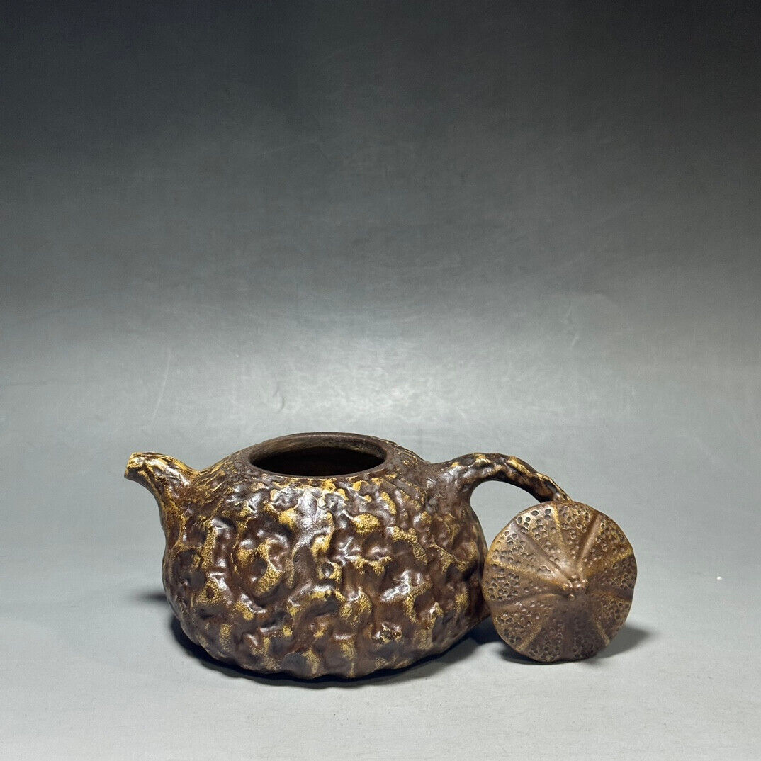 Chinese Yixing Zisha Clay Handmade Exquisite Teapot(供春壶 底款：蒋蓉)