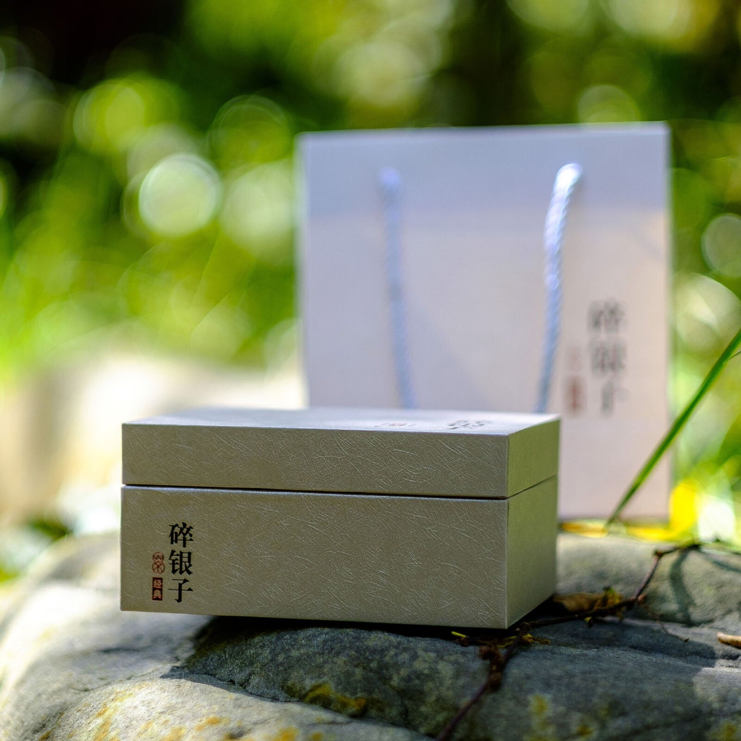 Tea fossilized stone broken silver gold does not change Menghai Pu'er tea
