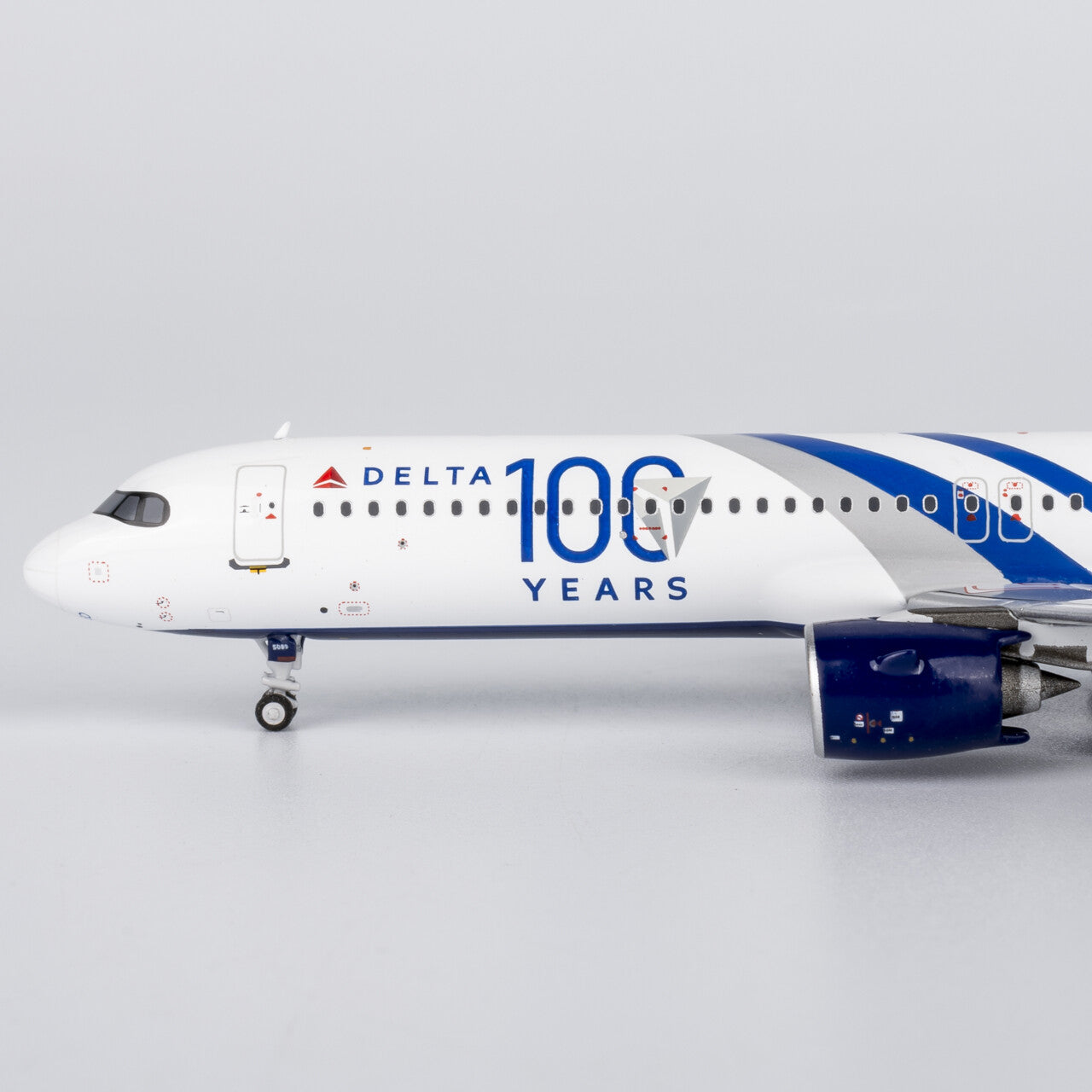 1:400 NGmodels Delta Air Lines A321neo Passenger Airplane Diecast Plane Model