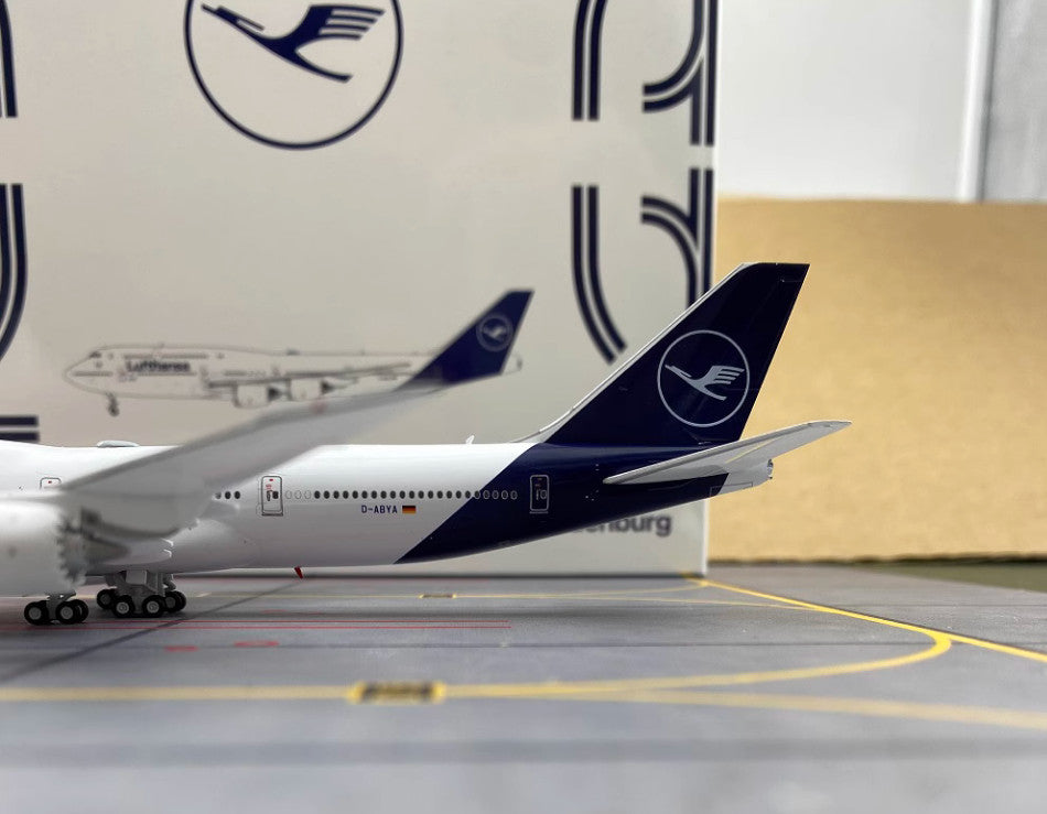 1:400 YY Wings Lufthansa BOEING B747-8 Planen Aircraft Diecast Airplane Model