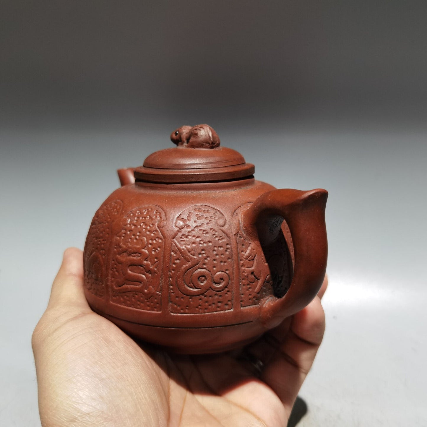 Chinese Yixing Zisha Clay Handmade Exquisite Teapot（十二生肖壶 低款：老艺人）