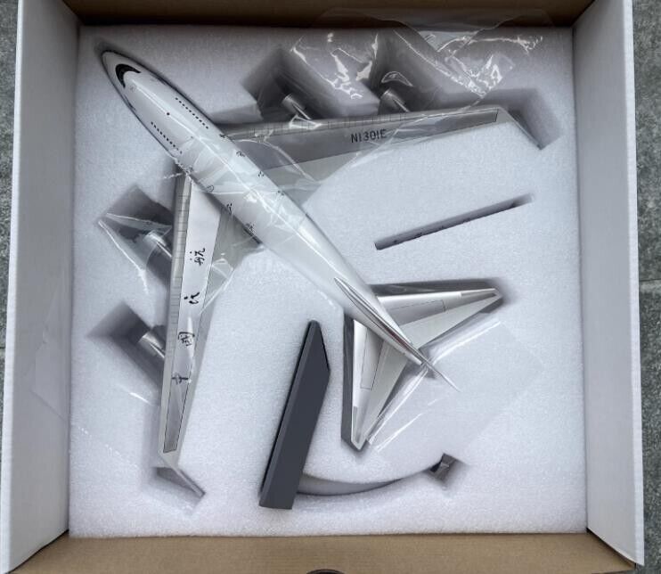 1:200 28CM Aviation CAAC BOEING 747SP Passenger Airplane Diecast Aircraft Model