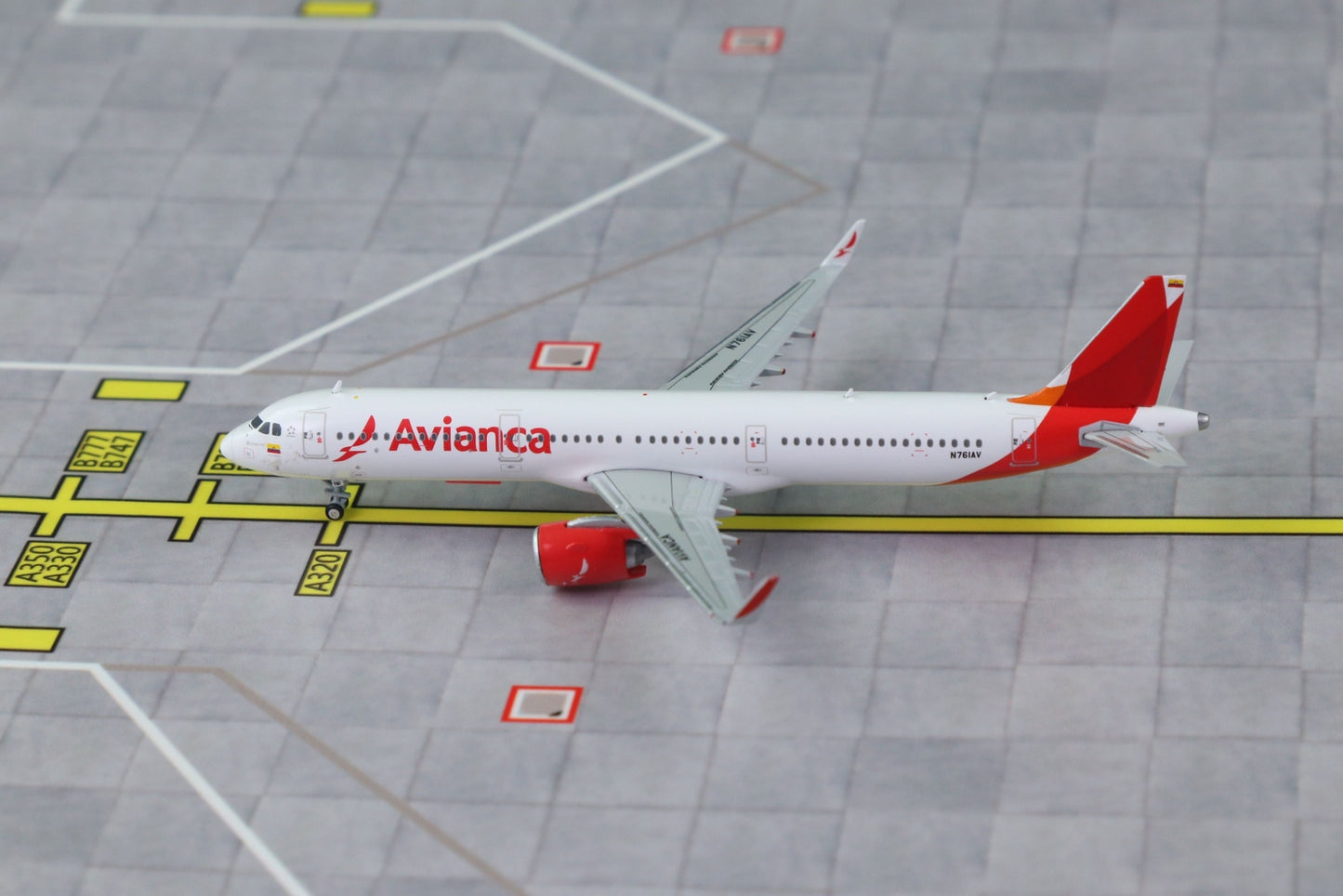 1:400 GeminiJets Avianca BOEING A321neo Airplane Diecast Plane Aircraft Model