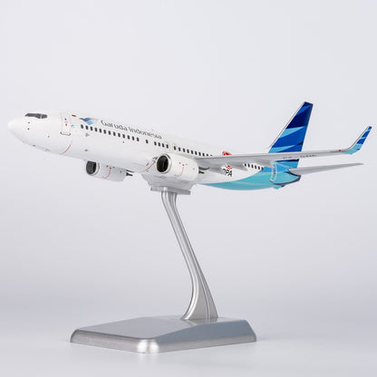 1:200 NG Models Garuda lndonesia B737-800/w Passenger Diecast Aircraft Model