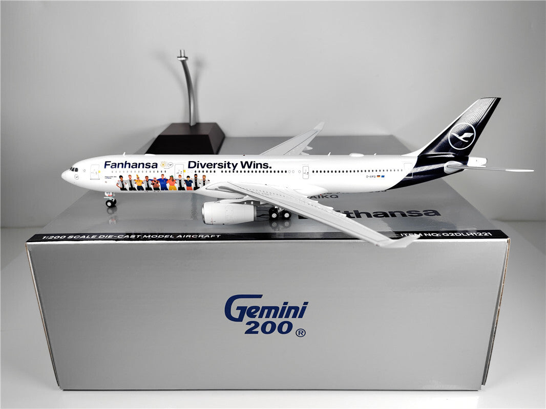 1:200 Geminijets Lufthansa AIRBUS 330-300 Passenger Plane Diecast Aircraft Model