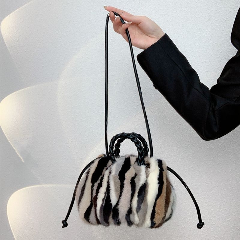 Plush Handbag Winter Fur Shoulder Bag Luxury Soft Warm Crossbody Bag Polyester