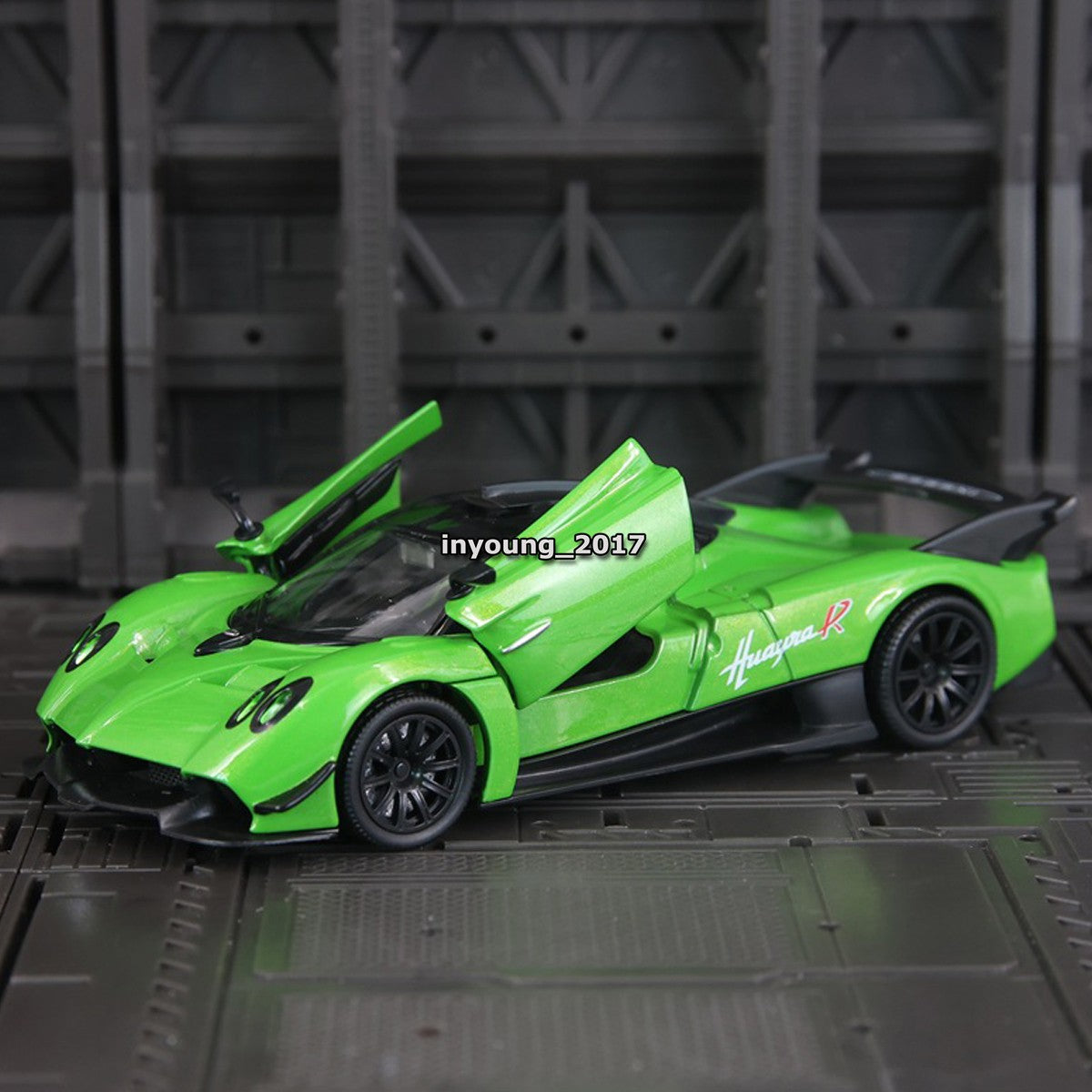 1/32 Pagani Huayra R Model Car Diecast Toy Cars Toys for Boys Kids Gifts Green