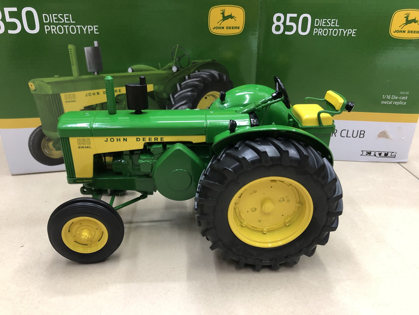 1:16 ERTL JOHN DEERE 850 Tractor Farm Agricultural Machinary Diecast Model